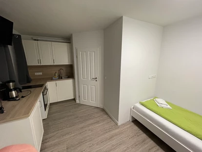 Monteurwohnung - Zimmertyp: Doppelzimmer - Gelting - Einzelzimmer mit Küchenzeile - Monteurzimmer in Ostseenähe