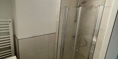 Monteurwohnung - Badezimmer: eigenes Bad - Husby - Badezimmer EInzelzimmer - Monteurzimmer in Ostseenähe