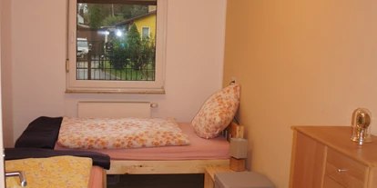 Monteurwohnung - Bettwäsche: Bettwäsche inklusive - Garzau-Garzin - EG Zimmer Asterix, mit zwei getrennte Einzelbetten. - gute Mine