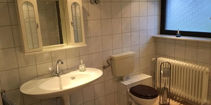 Monteurwohnung - Badezimmer: eigenes Bad - Calden - Pension Knippel in Kassel