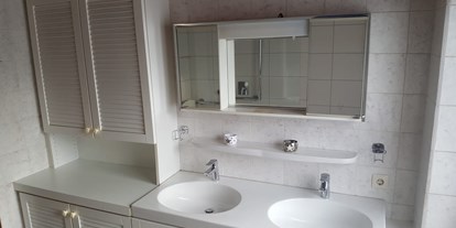 Monteurwohnung - Badezimmer: Gemeinschaftsbad - Aßling - IB Monteurzimmer