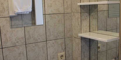 Monteurwohnung - Badezimmer: eigenes Bad - Eicklingen - Lea´s Inn