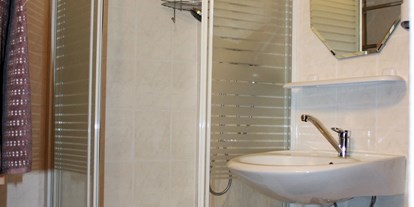 Monteurwohnung - Zimmertyp: Doppelzimmer - Bad mit sep. WC - Eifel-Landhaus "Em Gardestüffje"