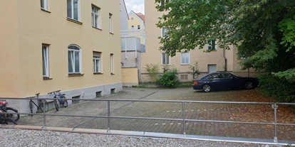 Monteurwohnung - Zimmertyp: Doppelzimmer - PLZ 86153 (Deutschland) - Parkplatz1 - Monteurheimat24/7