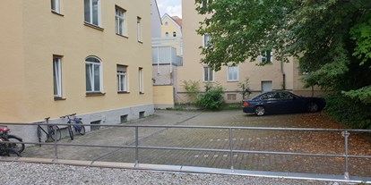Monteurwohnung - Küche: Gemeinschaftsküche - Ustersbach - Parkplatz1 - Monteurheimat24/7