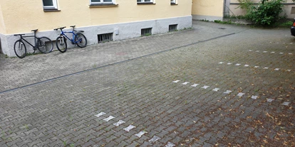 Monteurwohnung - Parkplatz: kostenlose Parkplätze in der Straße - PLZ 86153 (Deutschland) - Parkplatz2 - Monteurheimat24/7