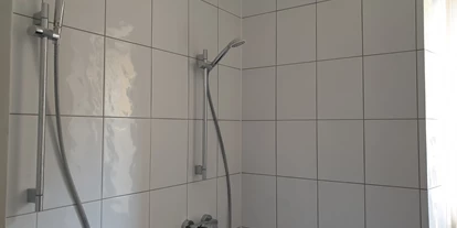 Monteurwohnung - Zimmertyp: Doppelzimmer - PLZ 86153 (Deutschland) - Duschen - Monteurheimat24/7