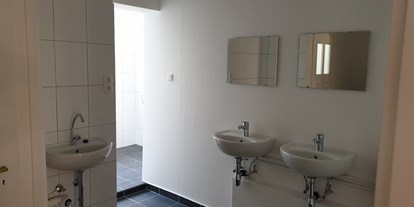 Monteurwohnung - Zimmertyp: Doppelzimmer - Oberottmarshausen - Waschbecken - Monteurheimat24/7