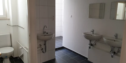 Monteurwohnung - Zimmertyp: Doppelzimmer - PLZ 86153 (Deutschland) - Toilette - Monteurheimat24/7
