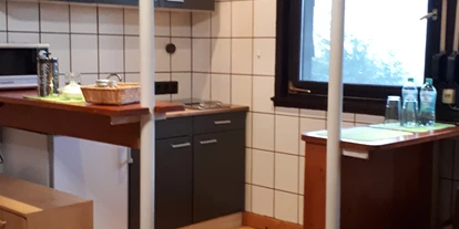 Monteurwohnung - Kühlschrank - Hergenroth - voll ausgestattete Küche mit Beleuchtung - Ferienwohnung Mika 1km von Bad Marienberg