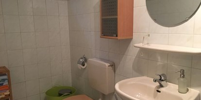 Monteurwohnung - Badezimmer: eigenes Bad - Esselbach Kredenbach / Esselbach - Ferienwohnung Schnack