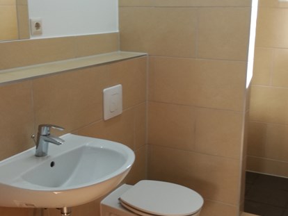 Monteurwohnung - Badezimmer: eigenes Bad - Holleben - Beispiel - Monteurzimmer-Merseburg