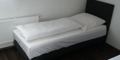 Monteurwohnung - Zimmertyp: Doppelzimmer - PLZ 72631 (Deutschland) - Monteur- / Ferienwohnung