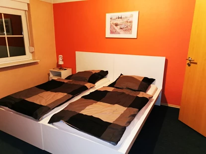 Monteurwohnung - Bettwäsche: Bettwäsche inklusive - Speyer - Doppelzimmer mit Einzelbett, Fernseher, Wifi bzw. Wlan, Kühlschrank Dusche und WC - Pension Vanessa Kronau