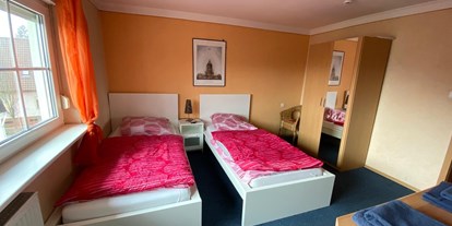 Monteurwohnung - Zimmertyp: Doppelzimmer - PLZ 76689 (Deutschland) - Doppelzimmer mit Einzelbett, Fernseher, Wifi bzw. Wlan, Kühlschrank Dusche und WC - Pension Vanessa Kronau