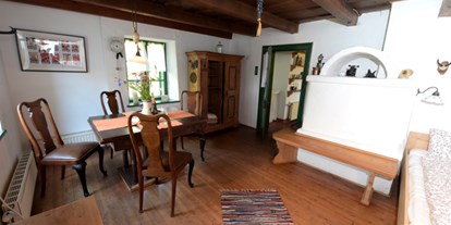 Monteurwohnung - Kaffeemaschine - Hauskirchen - Wohn - Schlafbereich (Einzelbett)
mit  Kamin - Landhaus Nitsch