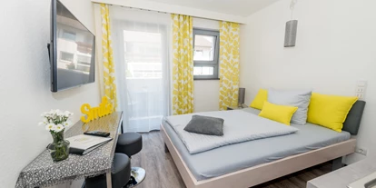 Monteurwohnung - Balkon - Fürth (Bergstraße) - Separate Schlafzimmer mit TV für Ihre Privatsphäre - Apartmenthaus & Ferienwohnungen Horster