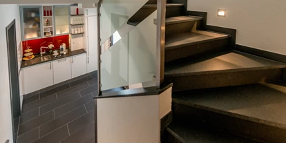 Monteurwohnung - Küche: eigene Küche - PLZ 68519 (Deutschland) - Schickes Treppenhaus mit Snackbar - Apartmenthaus & Ferienwohnungen Horster