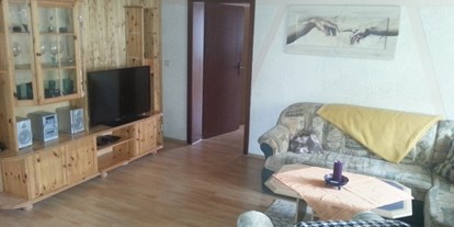 Monteurwohnung - Einzelbetten - PLZ 18356 (Deutschland) - Wohnzimmer mit TV - Boddenblick-01