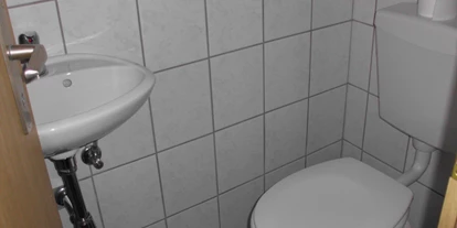 Monteurwohnung - Zimmertyp: Einzelzimmer - PLZ 51647 (Deutschland) - Gäste WC - Am Hang