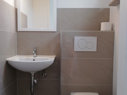 Monteurwohnung - Badezimmer: eigenes Bad - Gäste-WC im Erdgeschoss - sleep in Bremen