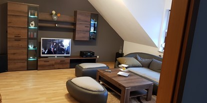 Monteurwohnung - TV - PLZ 37284 (Deutschland) - Das schöne und Moderne Wohnzimmer zum entspannen. - Monterunterkünfte Sennhenn