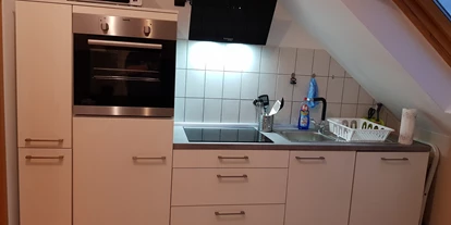 Monteurwohnung - Küche: eigene Küche - Söhrewald - Die Moderne Küche mit Spülmaschine. - Monterunterkünfte Sennhenn