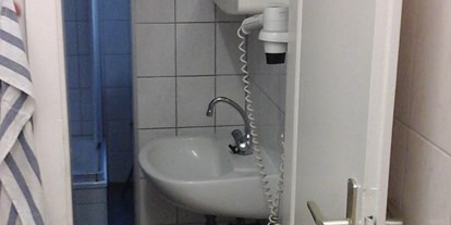 Monteurwohnung - Badezimmer: eigenes Bad - Brandenburg Süd - Ferienbungalows Neuhof 