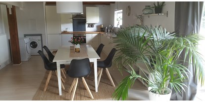Monteurwohnung - WLAN - Epenwöhrden - Küche+Essbereich - Fewo im Speicher