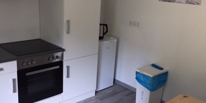 Monteurwohnung - Kühlschrank - Mainhardt Hohenegarten - Küchen-Beispiel im Haus 8, OG - Praktische Monteur Wohnung