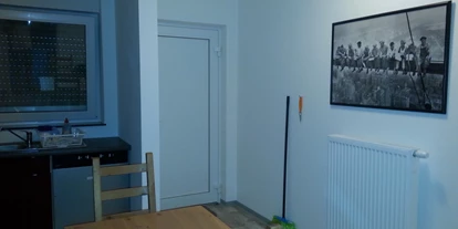 Monteurwohnung - Zimmertyp: Doppelzimmer - Schwetzingen - Küche mit Esstisch - Monteurzimmer Mannheim - Ludwigshafen