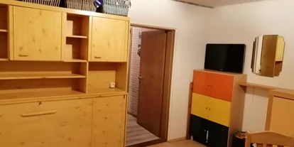 Monteurwohnung - Zimmertyp: Mehrbettzimmer - Saterland - Schlafzimmer mit 3 Schrankbetten ca 16qm. - Haus Else