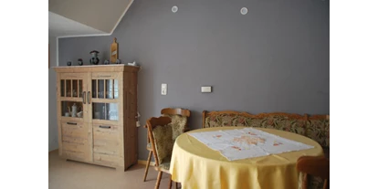 Monteurwohnung - Zimmertyp: Einzelzimmer - Kitzingen Siedlung - Sitzecke in der Wohnküche - Schlafen wie Zuhause