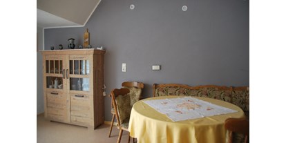 Monteurwohnung - Zimmertyp: Doppelzimmer - Würzburg Versbach - Sitzecke in der Wohnküche - Schlafen wie Zuhause