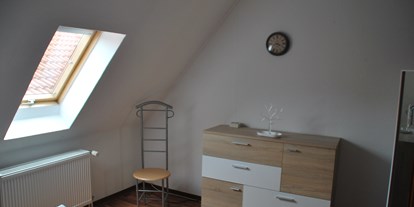 Monteurwohnung - Zimmertyp: Einzelzimmer - Eisingen (Landkreis Würzburg) - Kommode - Schlafen wie Zuhause