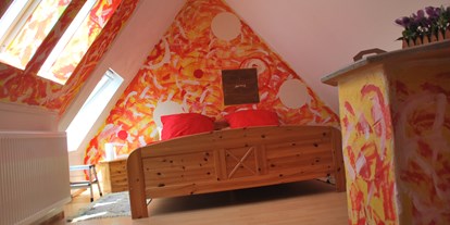 Monteurwohnung - Bettwäsche: Bettwäsche inklusive - Eisingen (Landkreis Würzburg) - Dachzimmer eventuell mit Zustellbett - Schlafen wie Zuhause