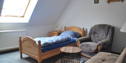 Monteurwohnung - Einzelbetten - Hausen bei Würzburg - Zimmer mit Einzelbett und Schlafsofa - Schlafen wie Zuhause