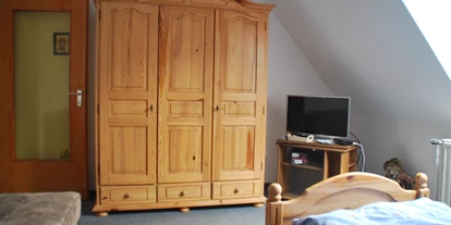 Monteurwohnung - Zimmertyp: Doppelzimmer - Zellingen - Kleiderschrank - Schlafen wie Zuhause