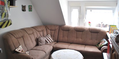 Monteurwohnung - Kühlschrank - Randersacker - Sitzecke im Wohnzimmer - Schlafen wie Zuhause