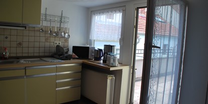 Monteurwohnung - Zimmertyp: Doppelzimmer - Eisingen (Landkreis Würzburg) - Zugang zum Balkon - Schlafen wie Zuhause