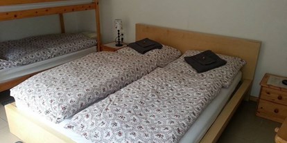 Monteurwohnung - Badezimmer: eigenes Bad - Sachsen - Vier gemütliche Schlafplätze im Untergeschoss (mit Fenstern) - Dopplestöckiges Ferienhaus in Loschwitz