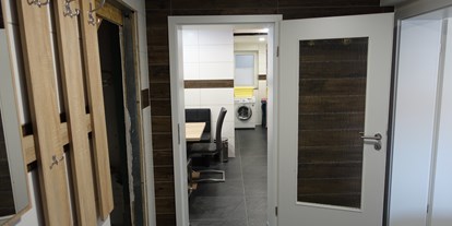 Monteurwohnung - Badezimmer: eigenes Bad - Morschen - Eingangsbereich - Monteurunterkunft & Ferienwohnung Böde