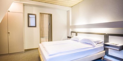 Monteurwohnung - Zimmertyp: Einzelzimmer - Doppelbett - HOTEL LE POSTILLON
