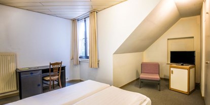 Monteurwohnung - Bettwäsche: Bettwäsche inklusive - Keppeshausen - Monteurunterkunft in Luxemburg mit eigenem Badezimmer - HOTEL LE POSTILLON