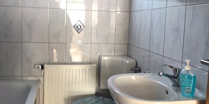 Monteurwohnung - Badezimmer: Gemeinschaftsbad - PLZ 35745 (Deutschland) - Badezimmer - Ferienhaus Tim