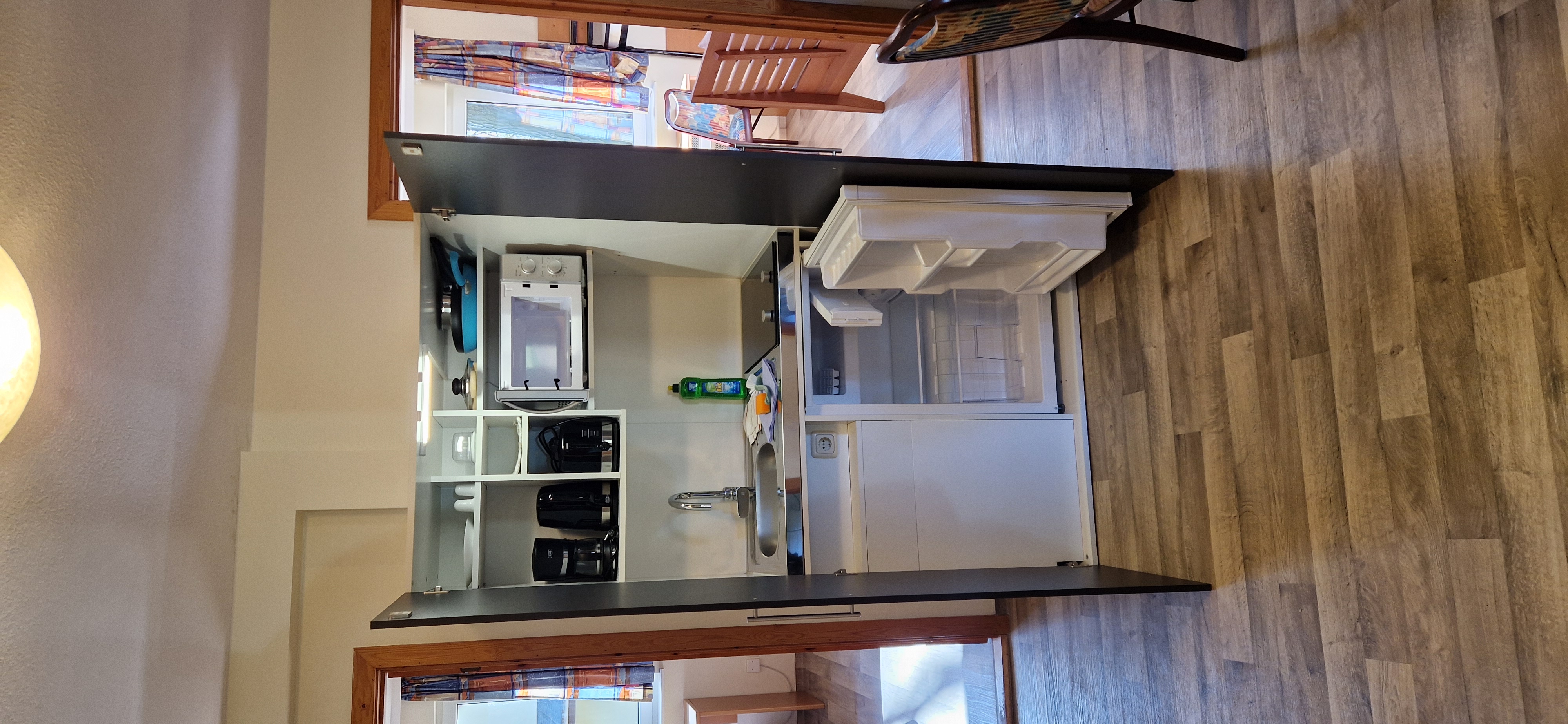 Monteurwohnung: Küche  mit Wohn- und Schlafräumen - Hostel Schweriner See