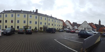 Monteurwohnung - Parkplatz: kostenpflichtige Parkplätze in der Straße - Einbeck - Haus Rückansicht - Monteurzimmer in Einbeck zentral gelegen in der Innenstadt!