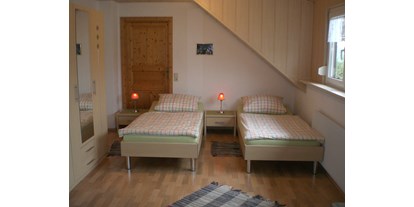 Monteurwohnung - Bettwäsche: Bettwäsche inklusive - PLZ 4010 (Schweiz) - Schlafzimmer 1 - Fewo Loritz in 79618 Rheinfelden