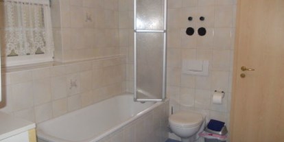 Monteurwohnung - Küche: eigene Küche - PLZ 4010 (Schweiz) - Bad mit Badewanne / Dusche - Ferienwohnung Alexandra