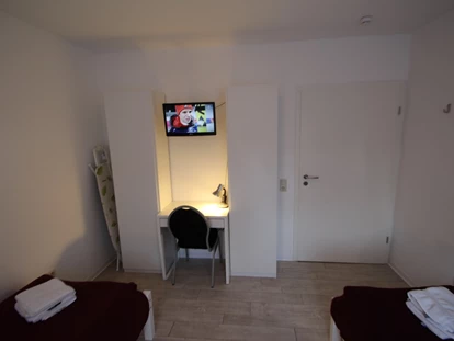 Monteurwohnung - Zimmertyp: Doppelzimmer - PLZ 26316 (Deutschland) - Schlafen 2- Bettzimmer mit TV - Monteurzimmer Meyer Varel